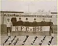 Drapeau du Hanovre 96 fièrement présenté à l'intérieur du stade en 1905