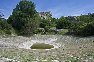 Lavogne ; bassin de décantation.
