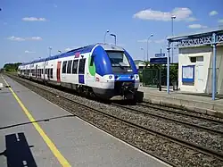 Rame Transilien arrivant de Paris.