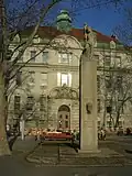 Denkmal für Carl Auer von Welsbach bei Nr.&nbsp;38