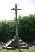 La croix du cimetière.