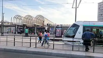 Le terminus de Garges - Sarcelles, à l'entrée de la station éponyme.