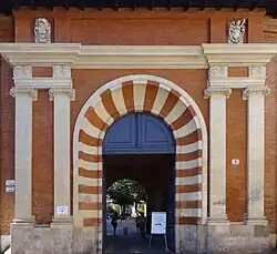 Le portail de la rue de l'Esquile.