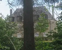 Manoir dans le domaine de l'ancien château de Gesvres-le-Duc