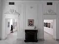 Salon et cheminée, vestiges de l'ancien palais.