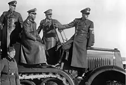Photographie des trois dirigeants nazis Adolf Hitler, Wilhelm Keitel et Albert Speer