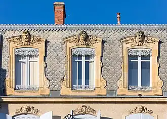 Partie haute de la façade de la maison Jailles.
