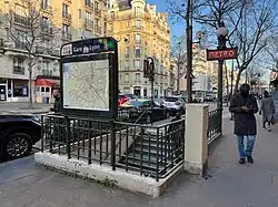 Accès no&nbsp;11 « Rue de Chalon ».