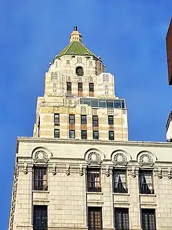 L’hôtel vu de la 76e Rue.