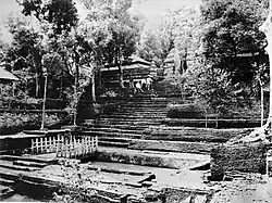 Entrée de l'enceinte d'Imogiri vers 1890.