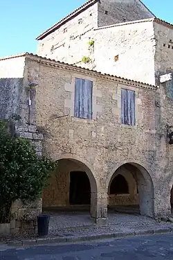 Maison attenante au Relais Henri IV, ouest, déjà inscrite individuellement (sept.&nbsp;2011) 44°&nbsp;33′&nbsp;54,4″&nbsp;N, 0°&nbsp;13′&nbsp;29,6″&nbsp;O