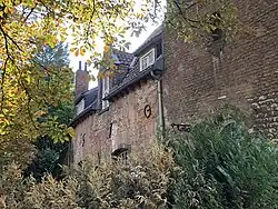 1570 : date en ancres de façade.