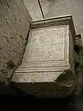 Inscription retrouvée dans l'exèdre.