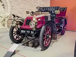 Une Renault Frères / Tonneau Type U-D 4-cylindres de 3 770 cm3 (1904).