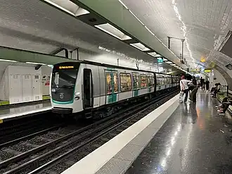 Rame arrivant à la station.