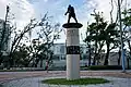 Statue de Sixto Escobar devant le stade