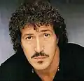 Lounis Aït Menguellet, barde actuel, le « Bob Dylan kabyle », est assurément l'un des plus grands chanteurs kabyles.