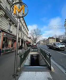 Un des deux accès no&nbsp;2, « Rue Daguerre ».