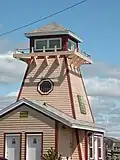 Le phare de la marina.