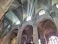 Vue des hautes verrières renaissances de la nef