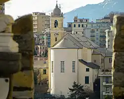 La chiesa fotografata dal lato sud