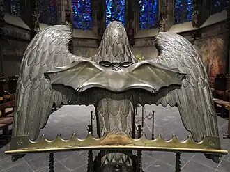 Chaire (avec aigle et chauve-souris) du XVe&nbsp;siècle.