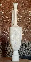 Grand lécythe funéraire en marbre, c. -400.