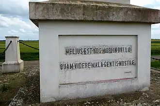 Une des plaques de marbre, en juin 2018.