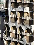 Façade côté plage, détail des balcons.