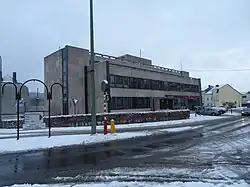 La poste et les bureaux des finances, à l'entrée d'Athus.
