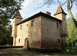 Façades nord-est et sud-est.