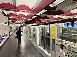 La station avec les portes palières.