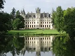 Photographie de la façade sud du château.