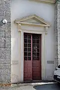La porte latérale sud dans le style Empire.