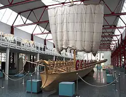Reconstitution d'un des navires militaires du IVe s. (navis lusoria) trouvés en 1981 sur la rive du Rhin à Mayence.