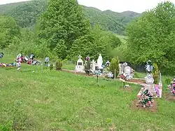 son cimetière.