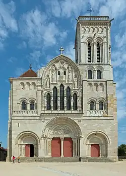 La basilique sur le point culminant.