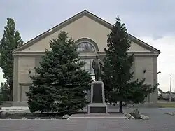 Monument en hommage à Lénine, classé[11].