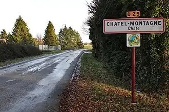 Entrée par la route départementale 25 avec ses panneaux