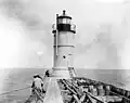Le phare avant 1904 et l’extension de la jetée.