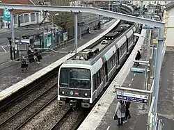 Rame MI 79 en stationnement.
