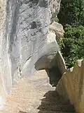 Escalier dérobé (protohistorique), un des deux accès au sommet du rocher