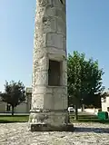 Base de la colonne avec son ouverture.