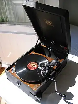 photo : un gramophone portable