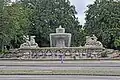 La fontaine à la lumière du jour.