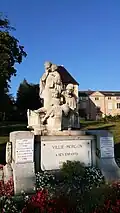 Monument aux morts communal.