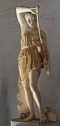 Amazone du type Mattei. Copie romaine très restaurée, marbre / bronze (de Phidias ?). H. 1,97 m. Musées du Capitole. Tête ancienne mais non d'origine.