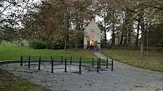 La fontaine et chapelle Sainte-Anne.