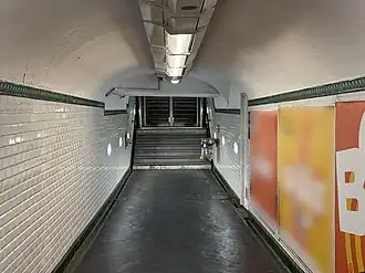 Couloir entre les deux accès.