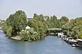 Vue sur l'île de la Jatte du pont de Neuilly.